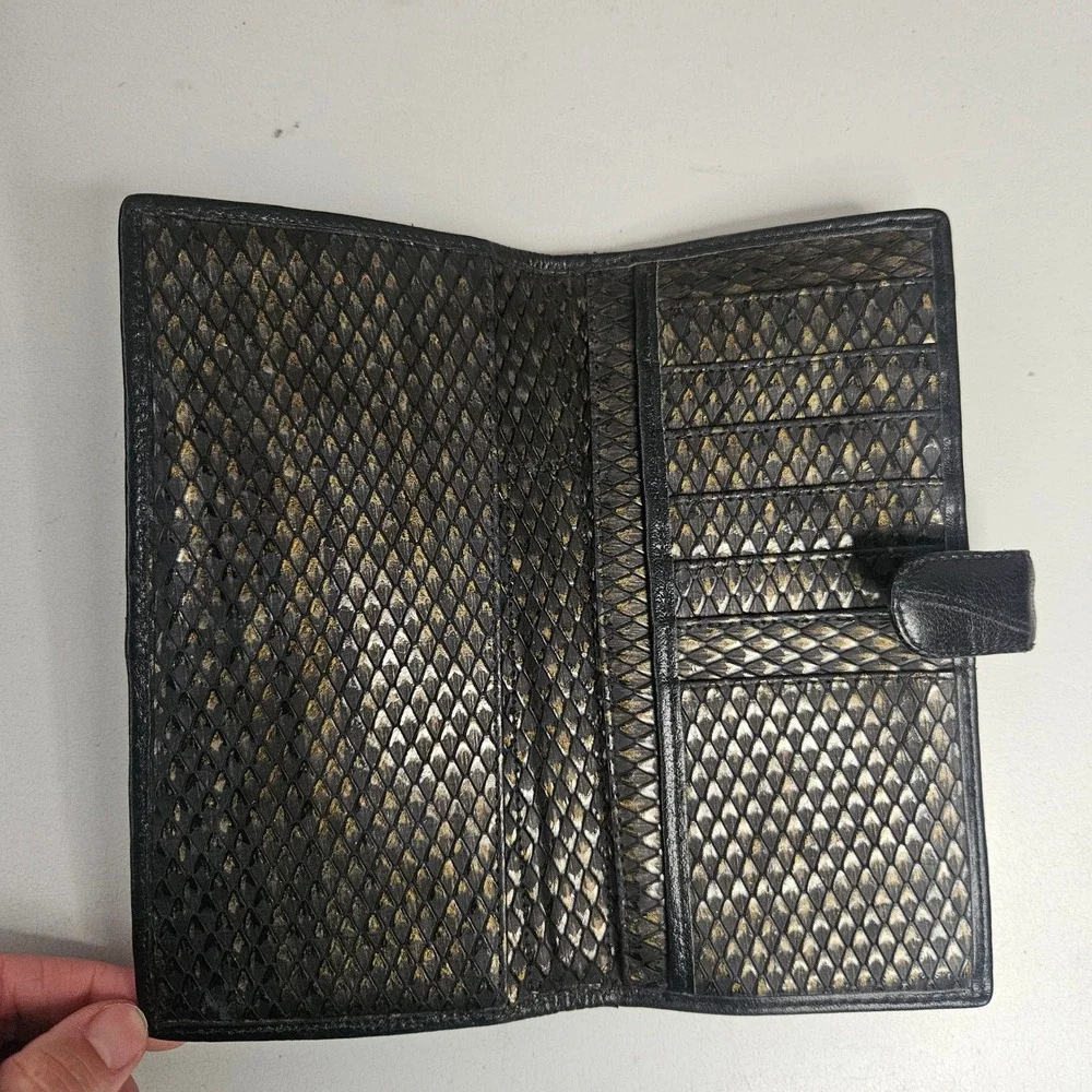 Vintage Black Metallic Snakeskin Stripe Kiss Lock‎ Bifold Wallet Gold
